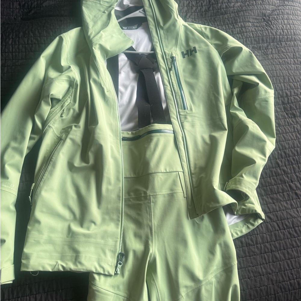 Helly Hansen Women's Light Green Ski Jacket & Pants